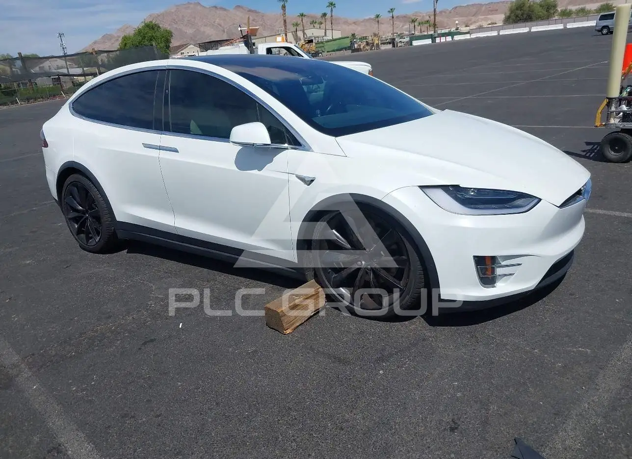 2017 Tesla Model X VIN: 5YJXCDE2XHF076555 з США - PLC Group