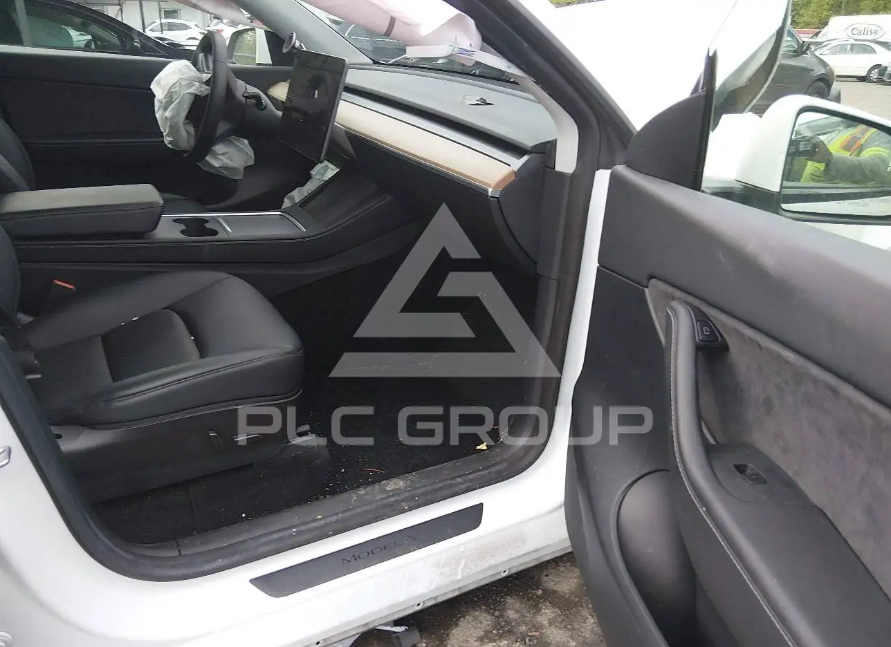 2021 Tesla Model Y VIN: 5YJYGDEE1MF208180 з США - PLC Group