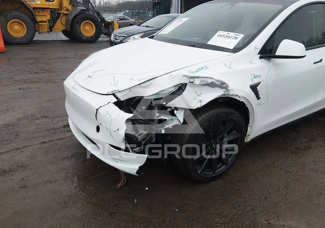 2022 Tesla Model Y VIN: 7SAYGDEE9NF540999 з США - PLC Group