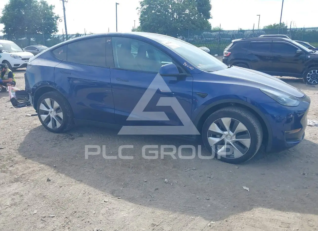 Y，ページ 2023 Tesla Model Y VIN: 7SAYGDEEXPF702271 из США - PLC Group