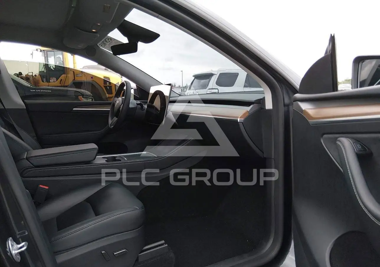 2024 Tesla Model Y VIN: 7SAYGDED5RF159714 з США - PLC Group