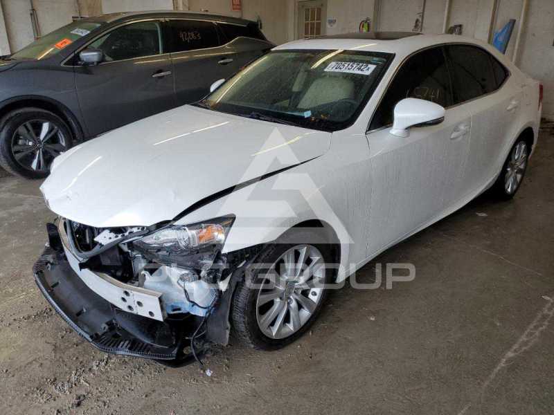 2015 Lexus IS photo