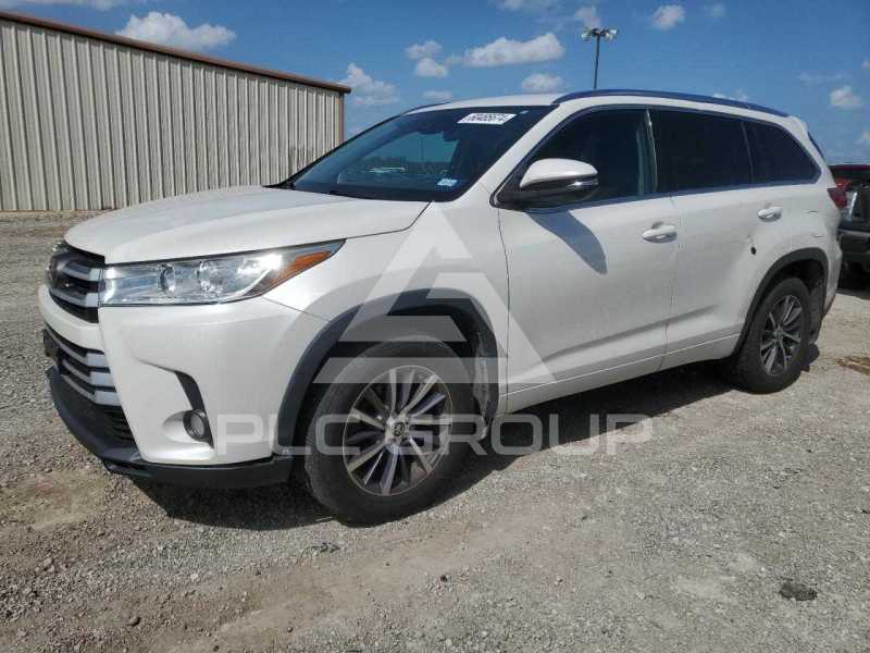 2018 Toyota Highlander photo