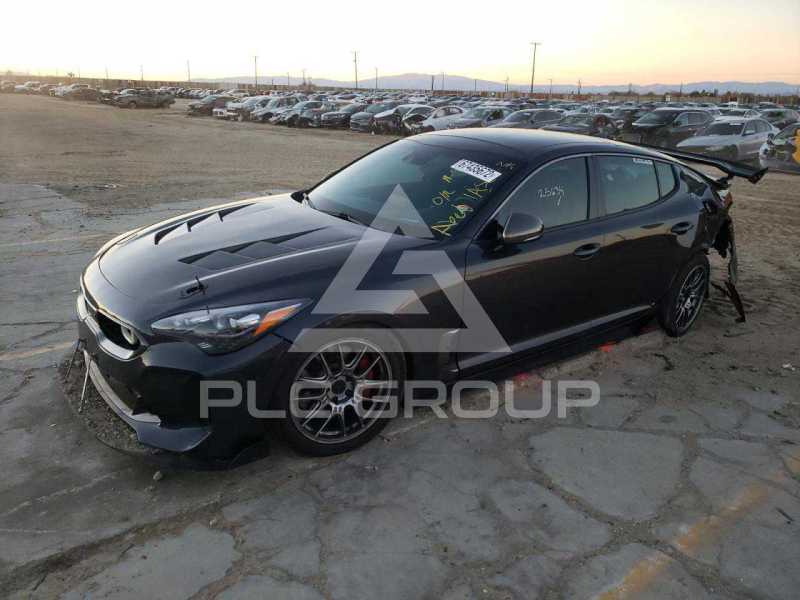 2019 KIA Stinger photo