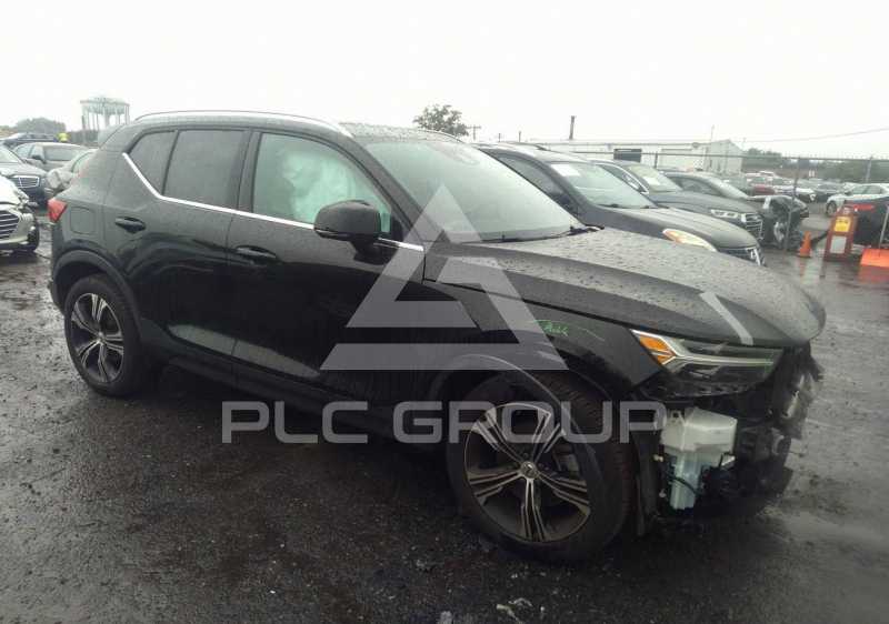 2021 Volvo XC40 фото