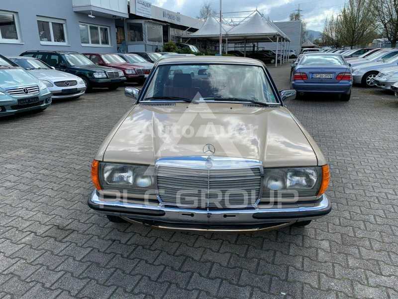 1982 Mercedes Benz 240