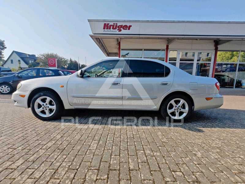 2000 Nissan MAXIMA