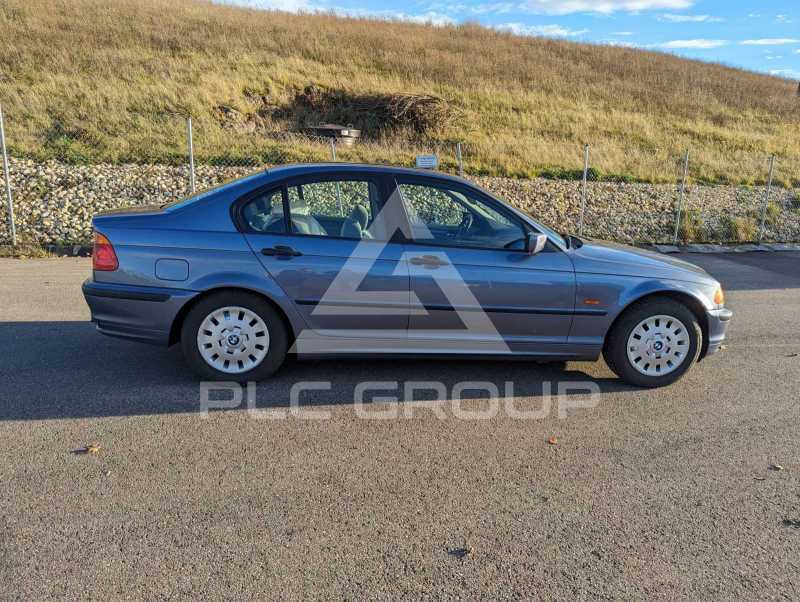 2000 BMW 330