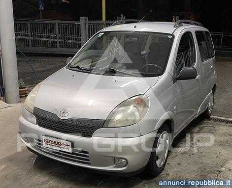 2002 Toyota YARIS
