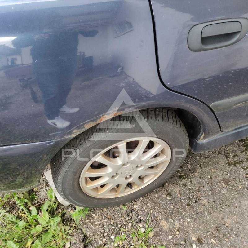 2003 Mitsubishi Carisma