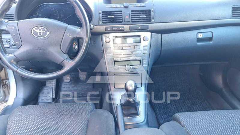 2004 Toyota Avensis