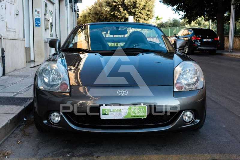 2004 Toyota MR2