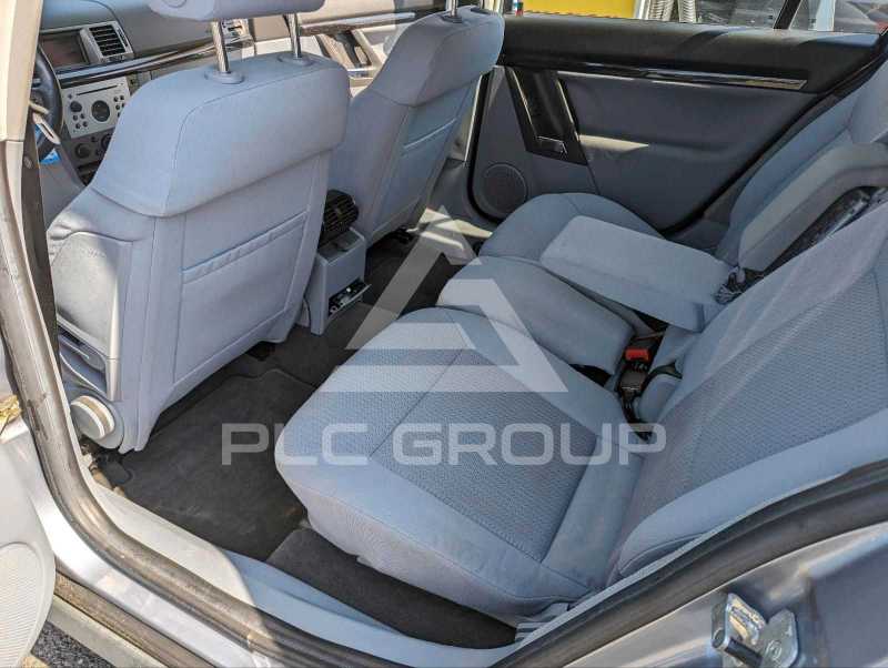 2004 Opel Signum