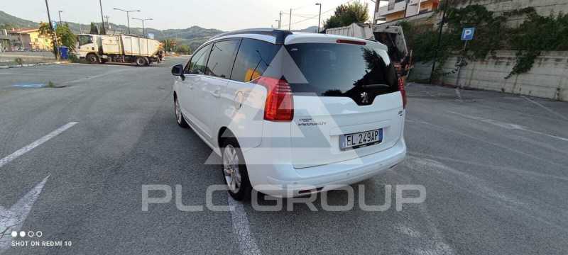 2012 Peugeot 5008