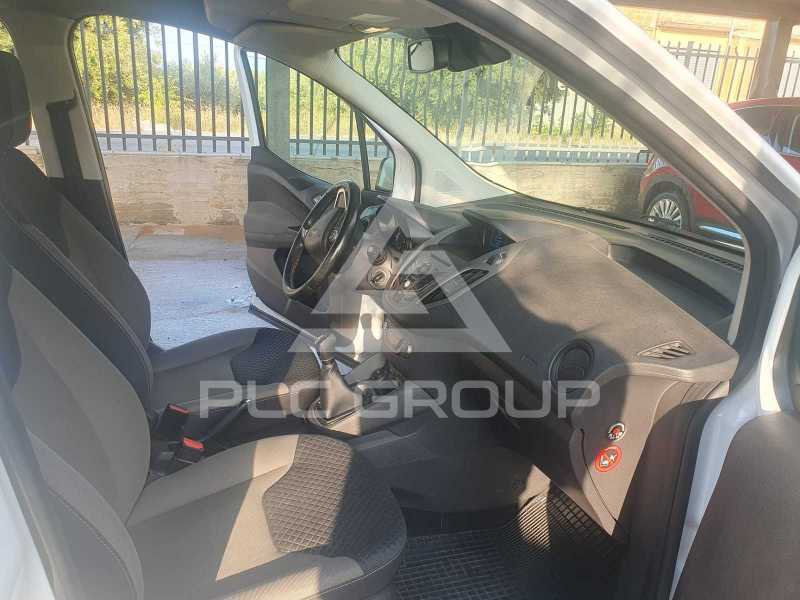 2015 Ford Tourneo