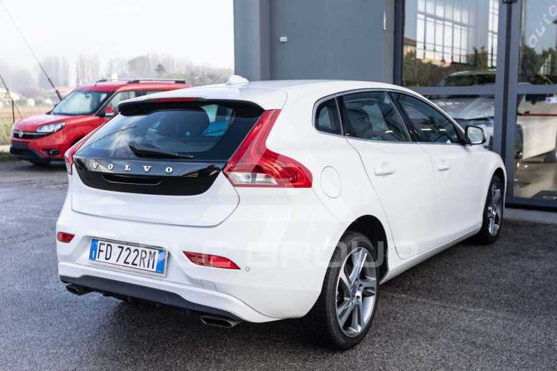 2016 Volvo V40