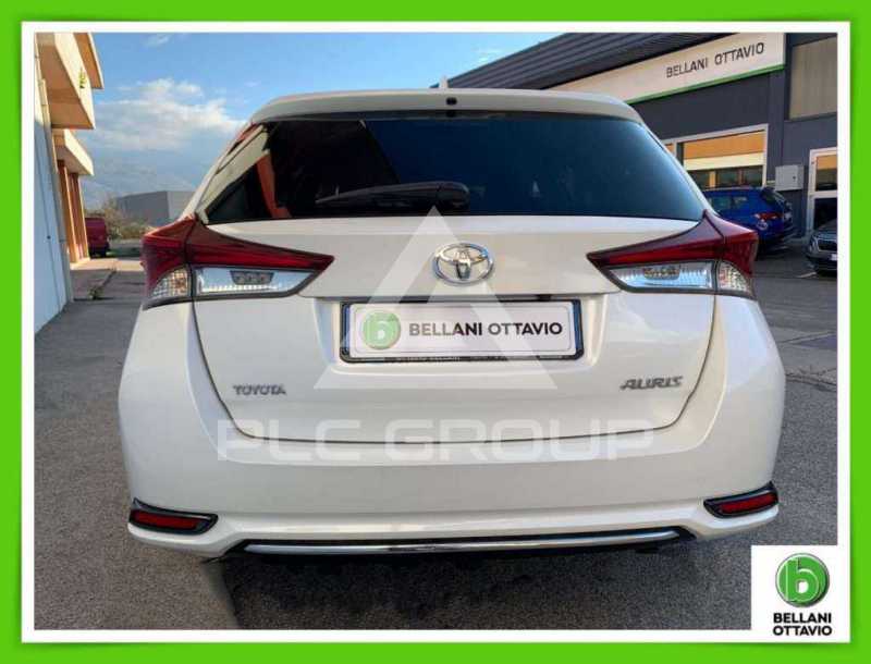 2016 Toyota AURIS