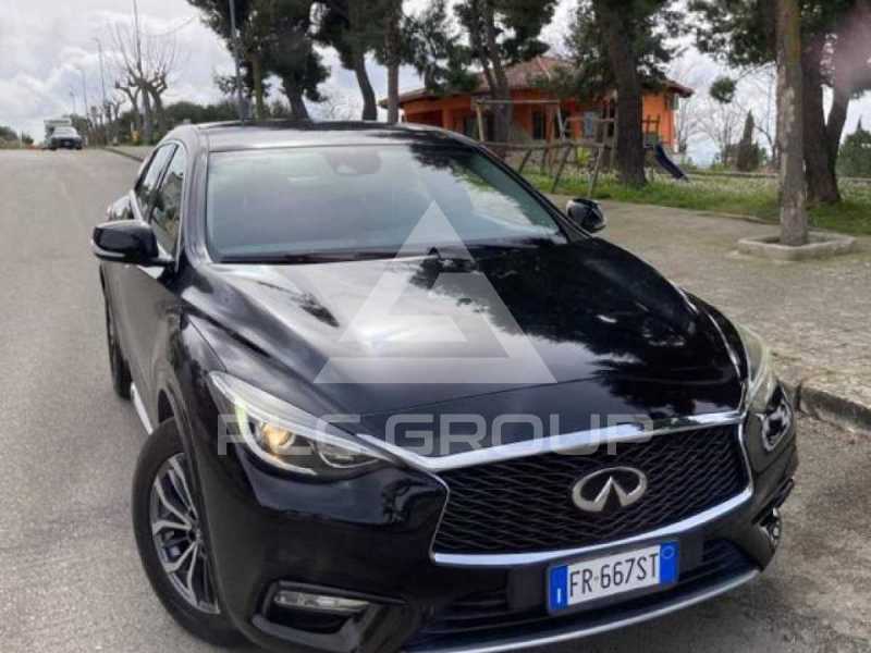 2017 Infinity Q30