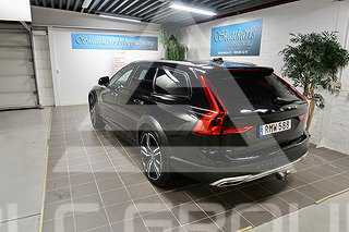 2017 Volvo V90