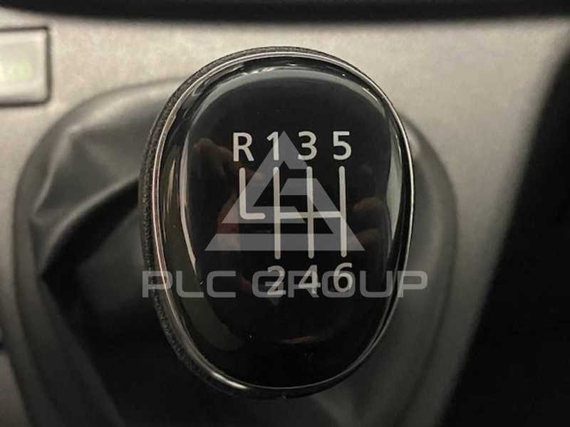 2021 Nissan NV 300