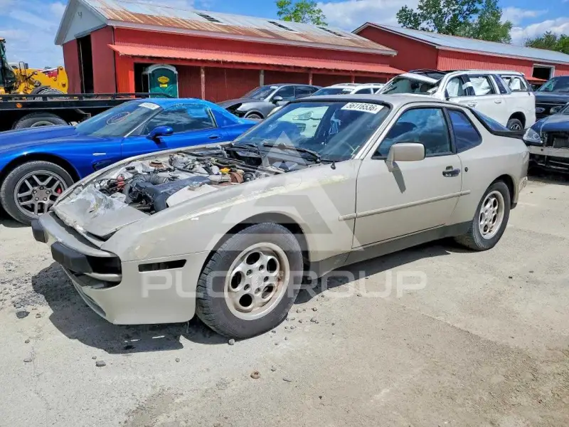 1984 Porsche 944 photo
