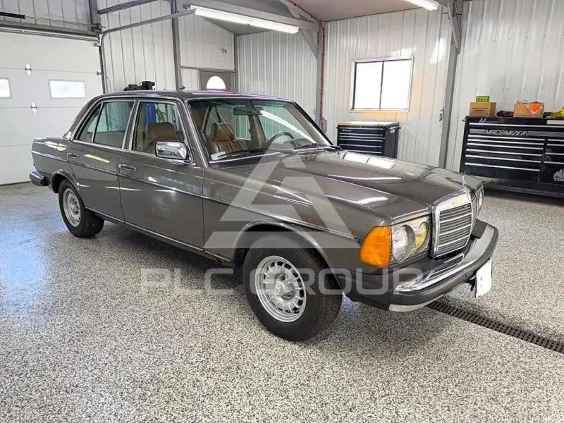 1985 Mercedes Benz E 300 photo