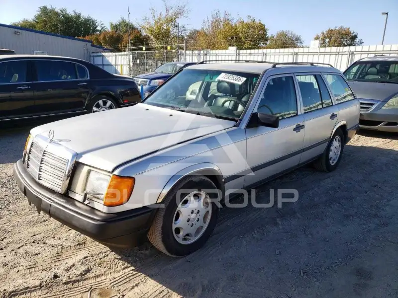1987 Mercedes Benz E 300 photo
