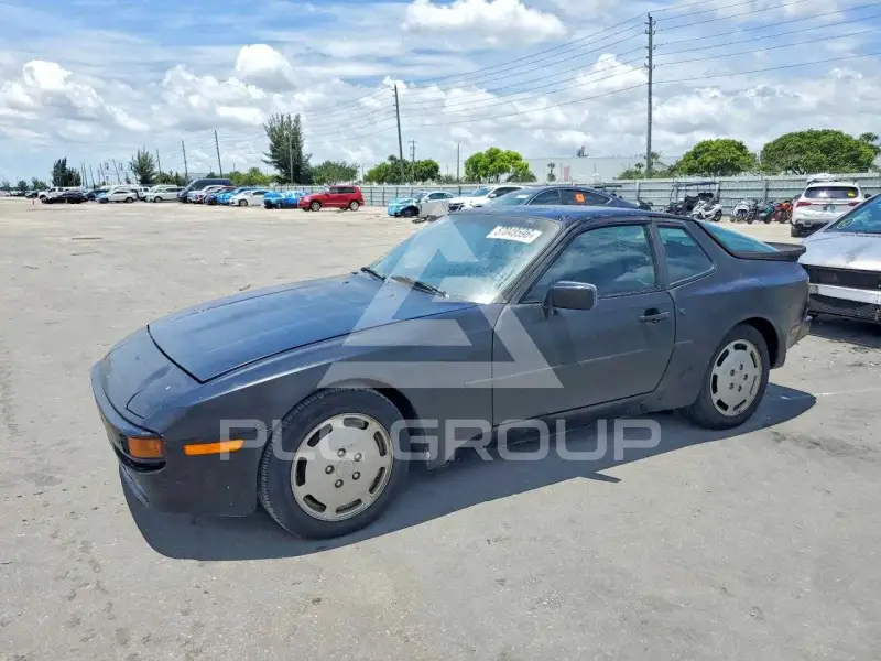 1987 Porsche 944 photo