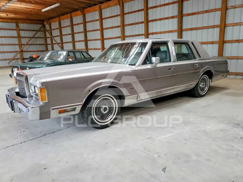 1989 Lincoln Town photo
