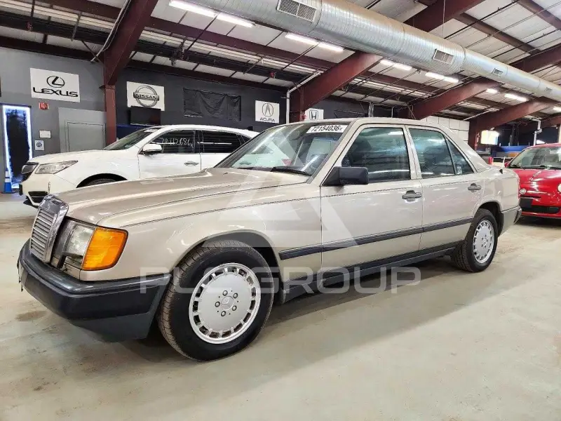 1989 Mercedes Benz E 300 photo