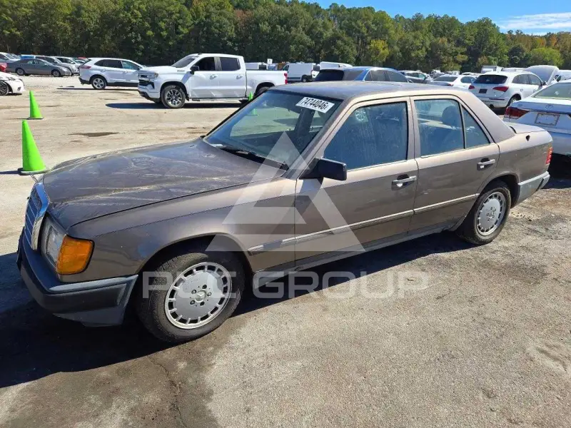 1989 Mercedes Benz 260 photo