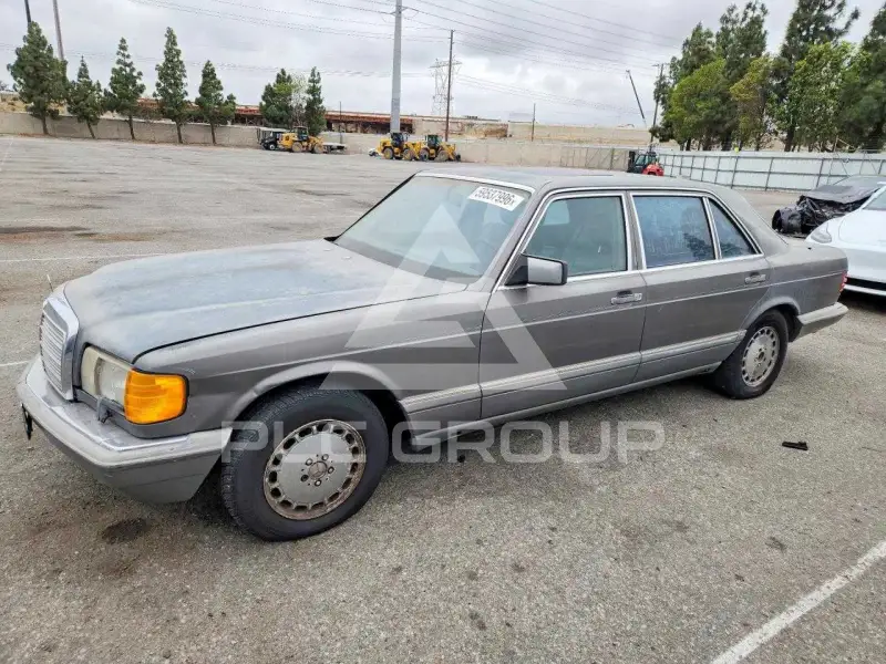 1991 Mercedes Benz 560 photo