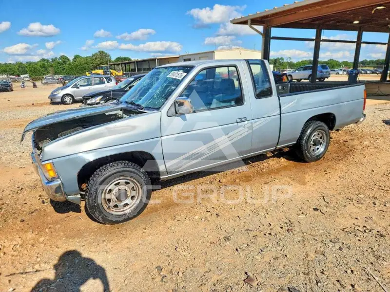 1993 Nissan Navara photo