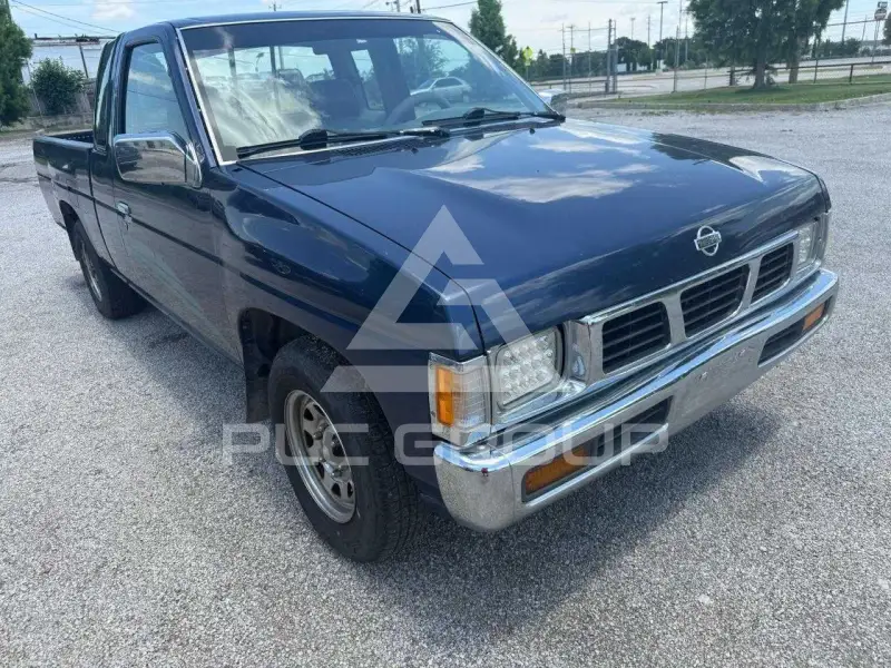 1994 Nissan Navara photo