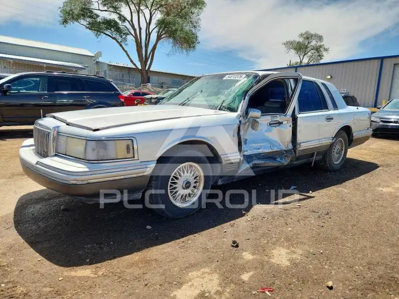 1994 Lincoln Town photo