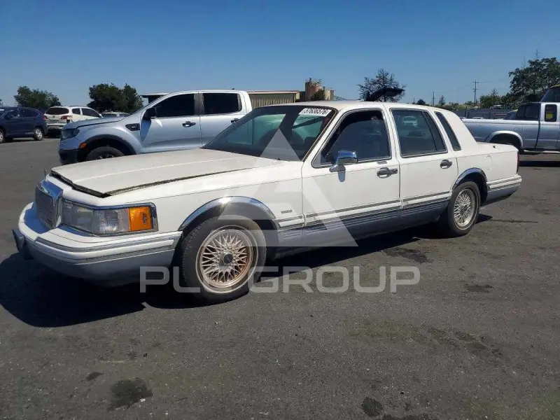 1994 Lincoln Town photo