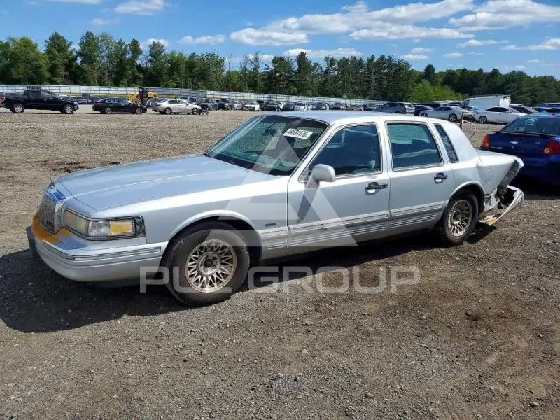 1995 Lincoln Town фото