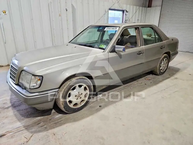 1995 Mercedes Benz E-Class photo