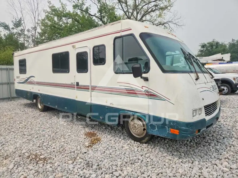1996 Chevrolet P30 photo