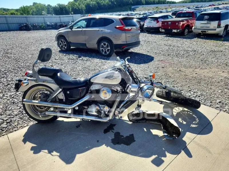 1996 Honda VT1100 фото