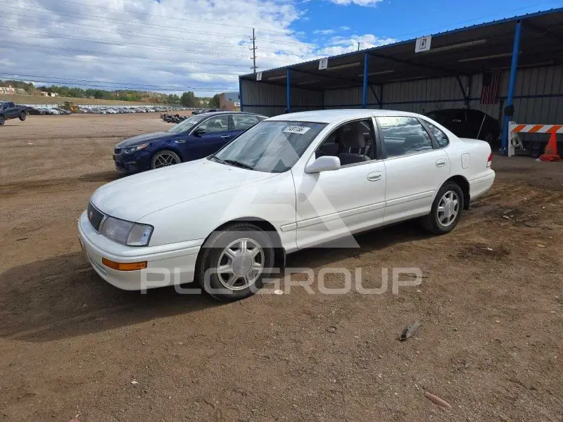 1996 Toyota AVALON photo
