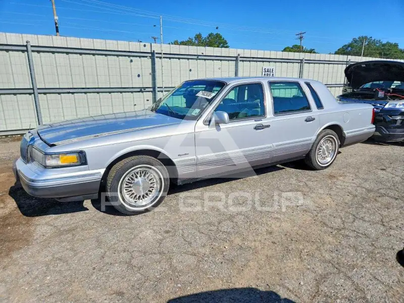 1997 Lincoln Town фото