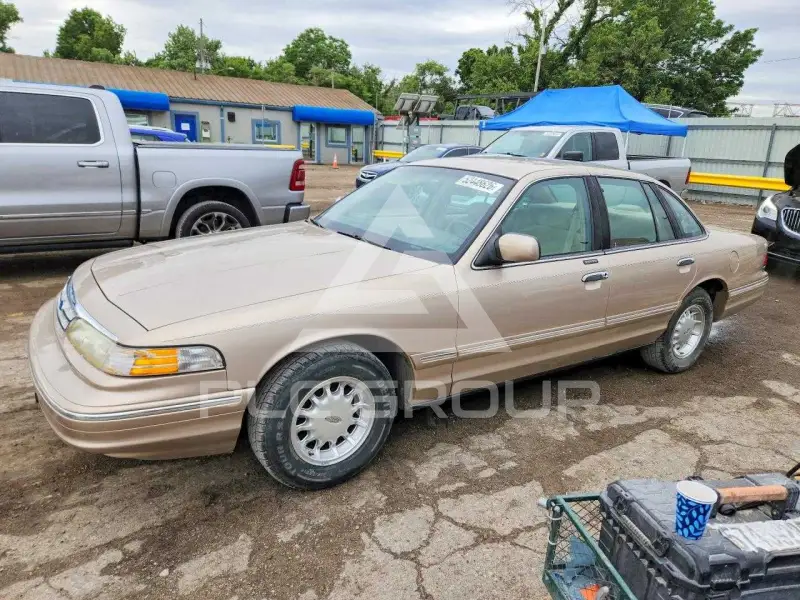 1997 Ford CROWN фото