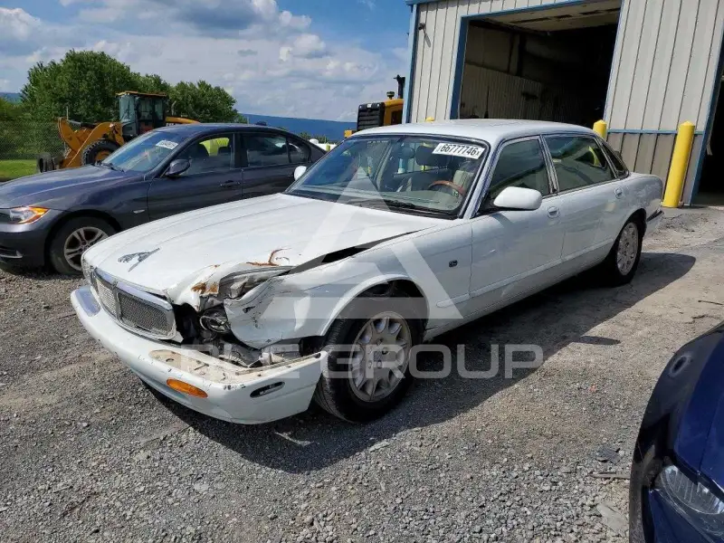 1998 Jaguar XJ photo