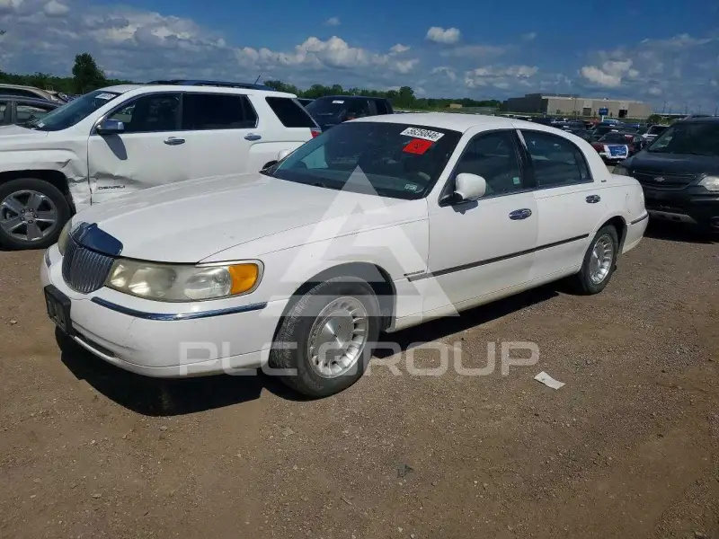 1998 Lincoln Town photo