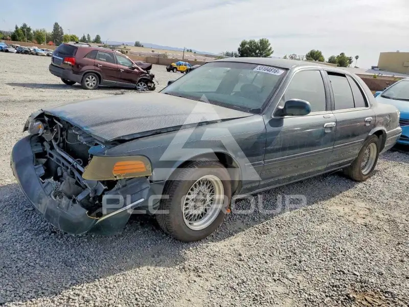 1998 Ford CROWN photo
