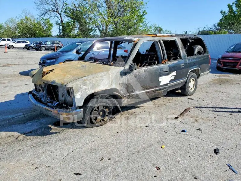1999 Chevrolet Suburan photo