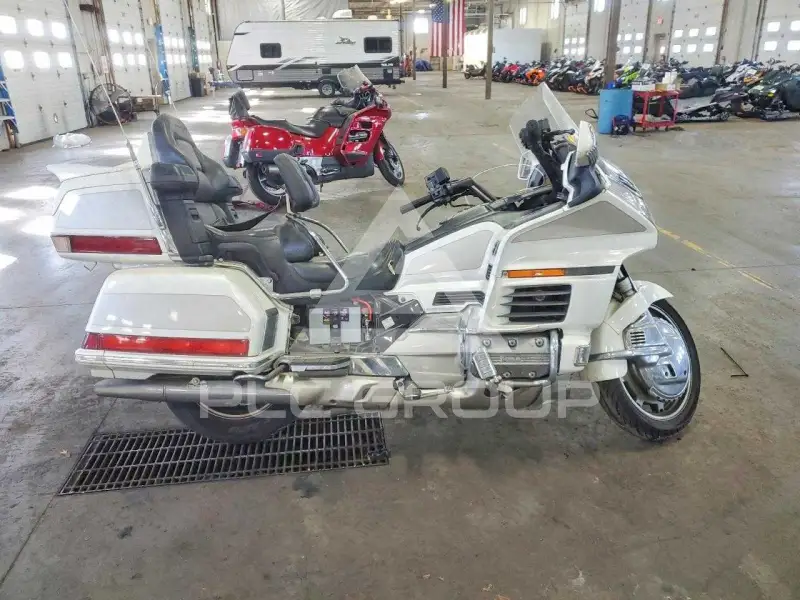 1999 Honda GL photo
