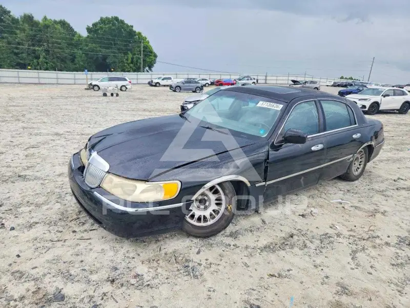1999 Lincoln Town photo