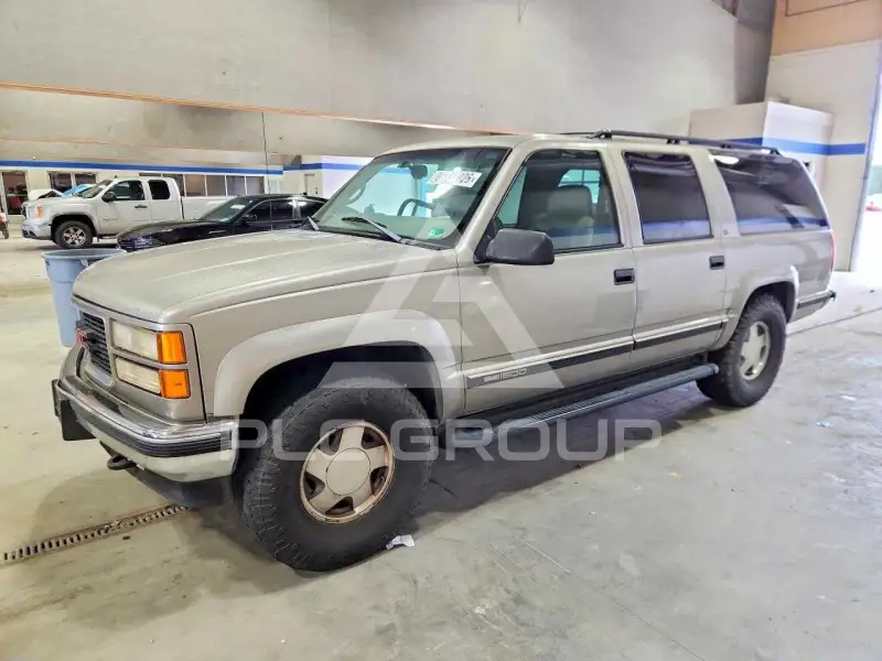 1999 GMC Suburban photo